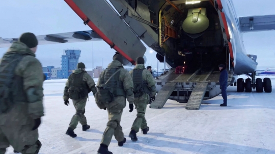 Redam Kerusuhan Kazakhstan, Rusia Kirim Tentara dan Kendaraan Lapis Baja