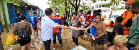 BRI Peduli Salurkan Bantuan Tanggap Darurat Bencana Banjir Abepura Jayapura