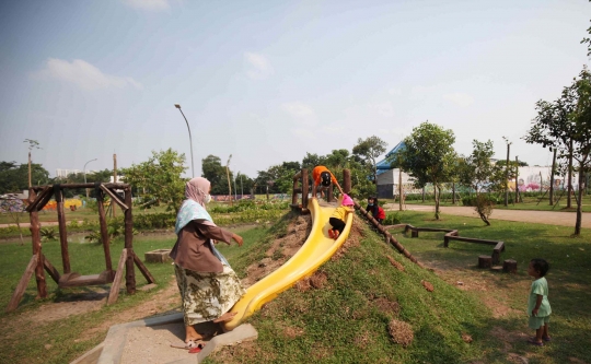 Bermain Sambil Mengenal Satwa di Taman Jalur Hijau Kosambi