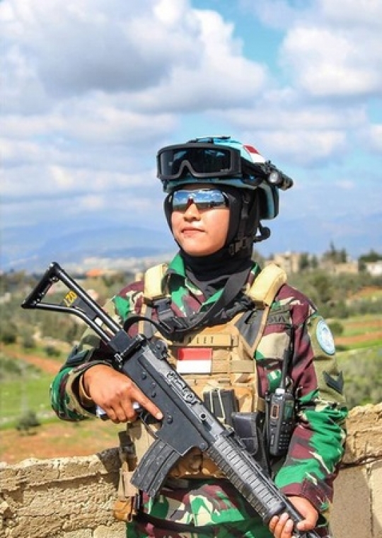 Potret Gahar TNI Wanita Tenteng Senjata di Libanon, Selalu Siap & Waspada