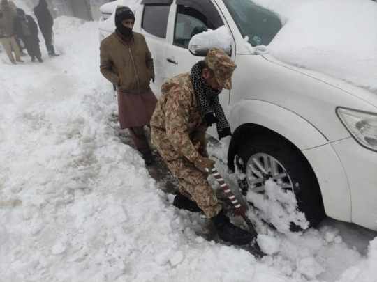 Badai Salju Tewaskan 16 Wisatawan di Pakistan