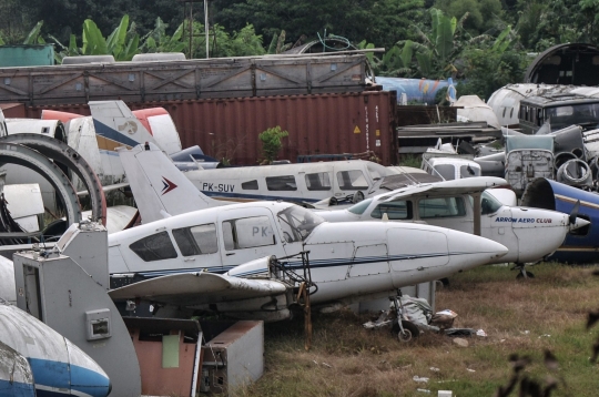 Melihat Lebih Dekat Kuburan Pesawat di Bogor