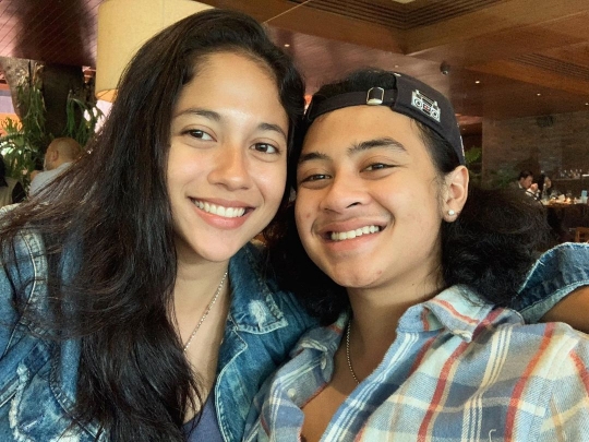 Potret Romantis Sitha Marino dengan Bastian Steel, Bikin Netizen Iri