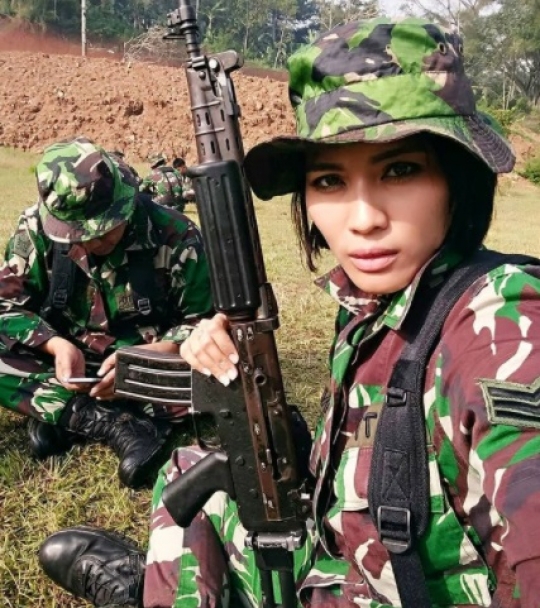 Sering Ditanya Mana Suaminya, TNI Wanita Ini Langsung Pamerkan Sosoknya Mematikan