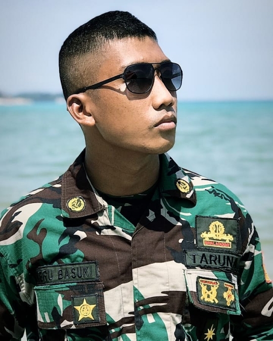 Sama-Sama TNI AL, Sang Anak Calon Jadi Komandan Bapaknya