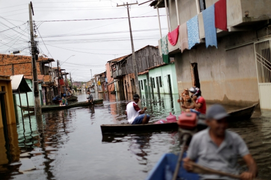 Hujan Deras Ubah Jalanan di Brasil Seperti 'Kota Venesia'