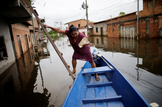 Hujan Deras Ubah Jalanan di Brasil Seperti 'Kota Venesia'