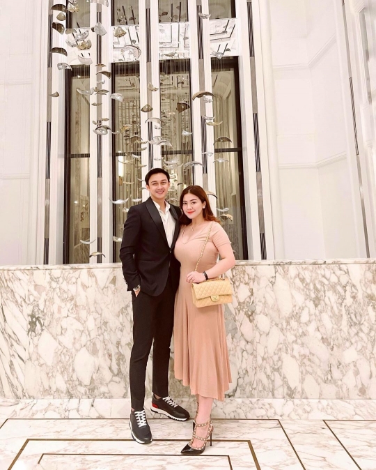 Potret Dinner Romantis Felicya & Caesar Hito di Momen Anniversary Pernikahan Pertama