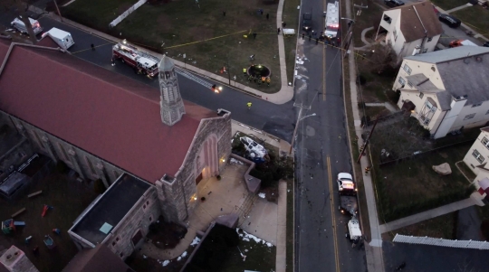 Helikopter Medis Jatuh Dekat Gereja, 4 Penumpang Termasuk Balita Selamat