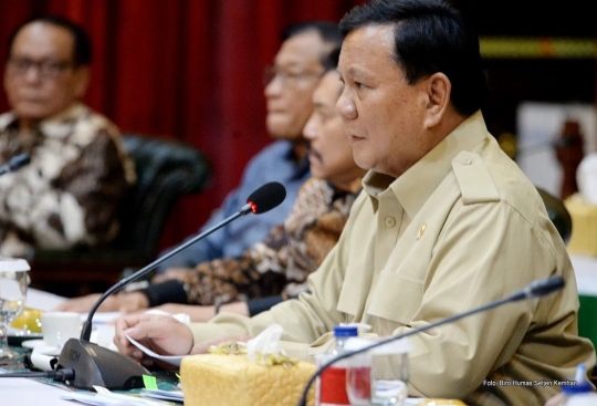 Penampakan Keris Emas Diberikan Menhan Prabowo ke Tiga Jenderal dan Laksamana TNI