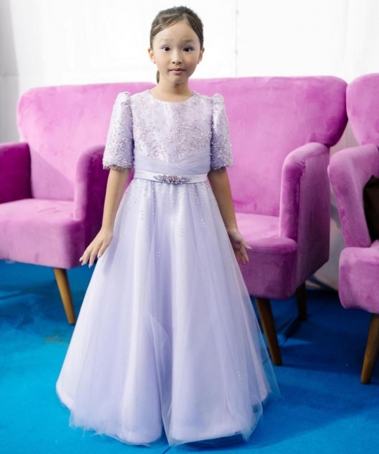 Cantik Bak Princess, Ini 5 Foto Thalia Anak Sarwendah Pakai Gaun Karya Ivan Gunawan