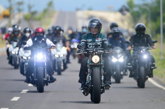Aksi Jokowi Geber Motor Custom di Jalan Bypass BIL-Mandalika
