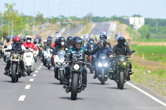 Aksi Jokowi Geber Motor Custom di Jalan Bypass BIL-Mandalika