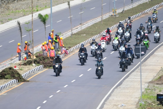 Aksi Jokowi Geber Motor Custom di Jalan Bypass BIL-Mandalika