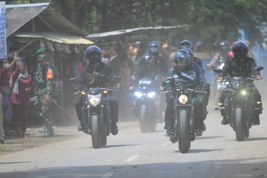 Aksi Jokowi Geber Motor Custom di Jalan Bypass BIL-Mandalika