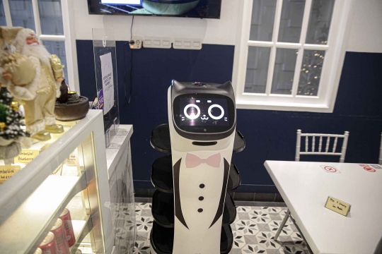 Kafe di Pasar Baru Gunakan Robot Pelayan untuk Antar Pesanan