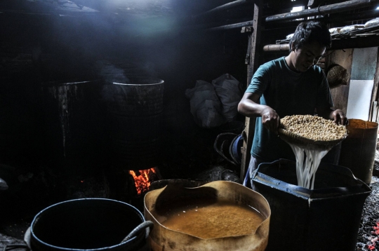 Geliat Pengrajin Tempe di Tengah Naiknya Harga Kedelai