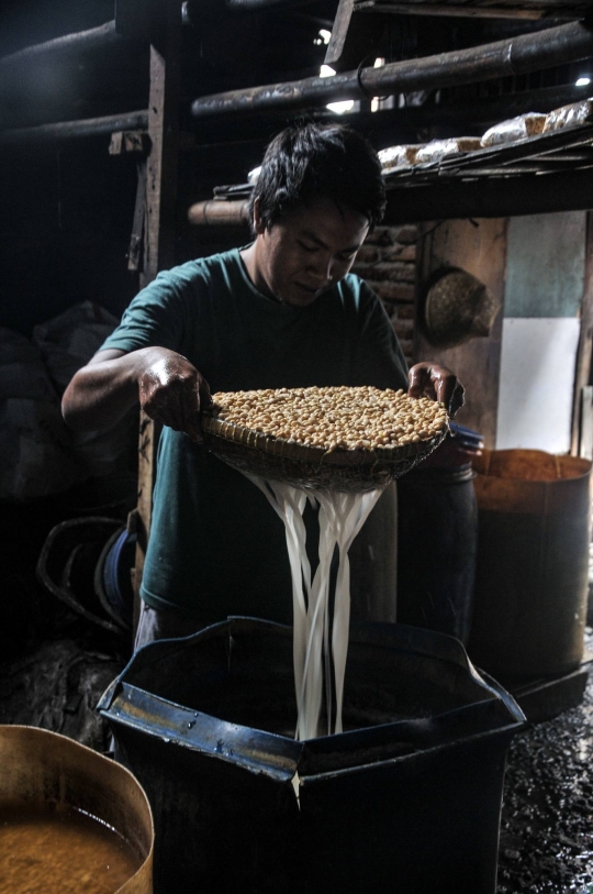 Geliat Pengrajin Tempe di Tengah Naiknya Harga Kedelai