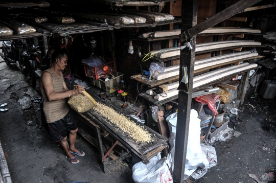 Geliat Pengrajin Tempe di Tengah Naiknya Harga Kedelai