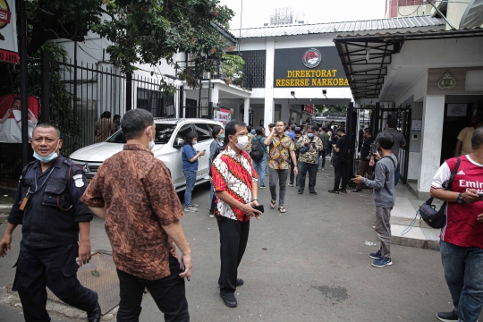 Warga Berhamburan Saat Gempa Magnitudo 6,7 di Jakarta