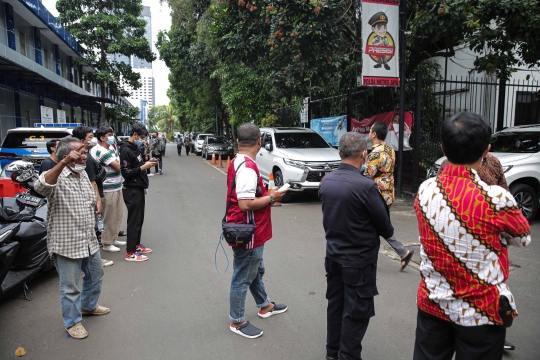 Warga Berhamburan Saat Gempa Magnitudo 6,7 di Jakarta