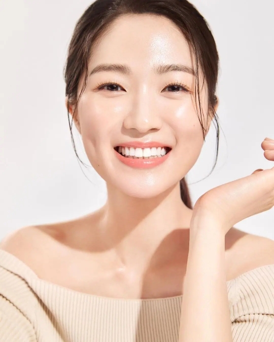 15 Aktris Korea Selatan yang Punya Lesung Pipi Manis saat Tersenyum