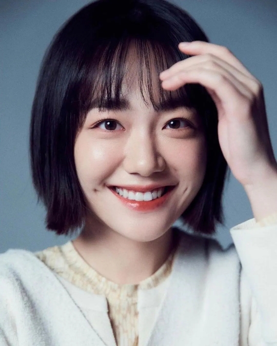 15 Aktris Korea Selatan yang Punya Lesung Pipi Manis saat Tersenyum
