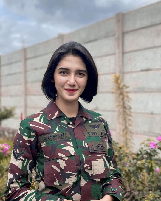 Kenalkan Serda Adhini, TNI AU Jadi Pramugari Pesawat Presiden Cantiknya Bak Artis