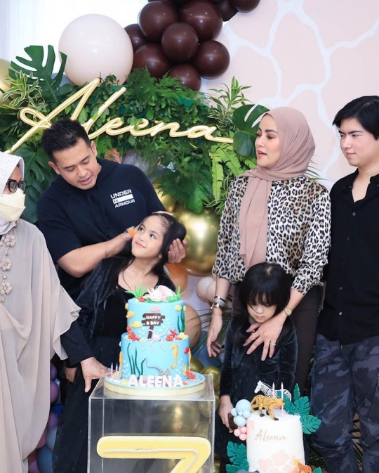 6 Potret Ultah Aleena Naira Anak Kedua Olla Ramlan, Kompak Bareng Suami