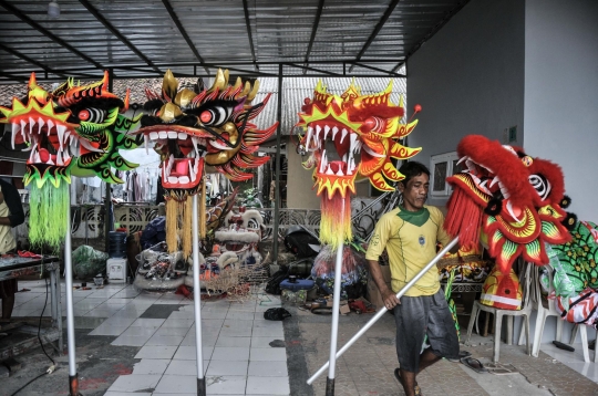 Geliat Pembuatan Barongsai dan Liong di Kota Hujan