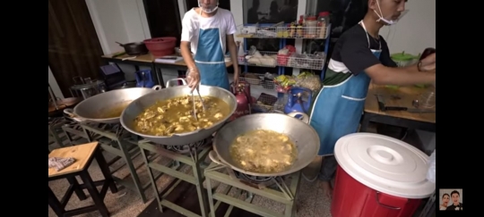 5 Potret Rumah Makan Gratis Baim Wong dan Giovanni Tobing, Makanan Ludes Hanya 1 Jam