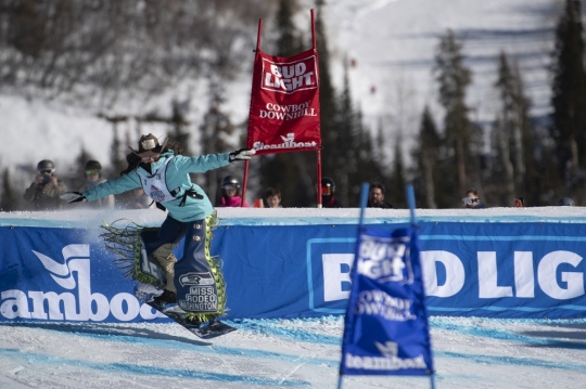 Aksi Koboi Ketika Unjuk Kebolehan di Kejuaraan Ski