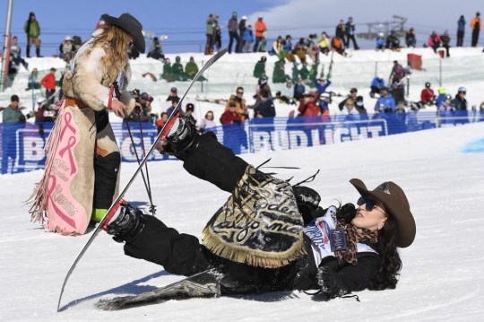 Aksi Koboi Ketika Unjuk Kebolehan di Kejuaraan Ski