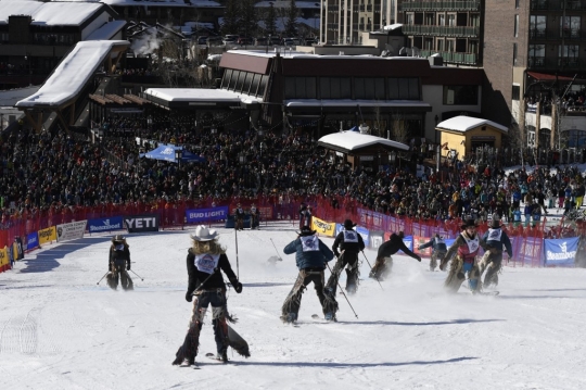 Aksi Koboi Ketika Unjuk Kebolehan di Kejuaraan Ski