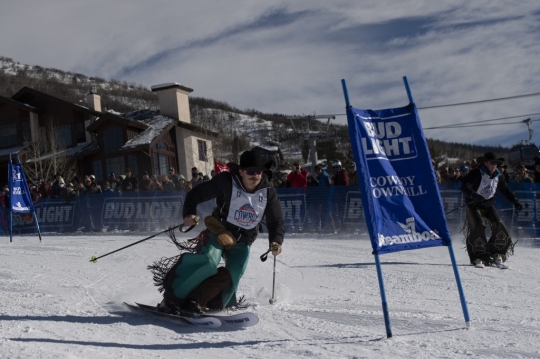 Aksi Koboi Ketika Unjuk Kebolehan di Kejuaraan Ski