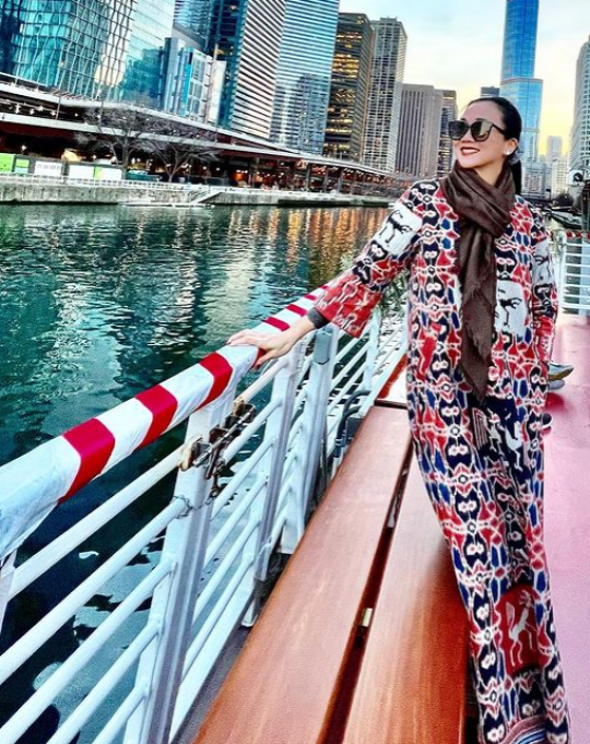 Pesona Ayu Heni Istri Dubes Rosan Roeslani, Elegan dan Cantik Banget