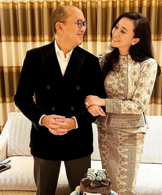 Pesona Ayu Heni Istri Dubes Rosan Roeslani, Elegan dan Cantik Banget