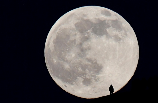 Fenomena Bulan 'Serigala' di Inggris