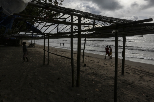 Pantai Carita Dilanda Sepi Pasca Gempa Pandeglang