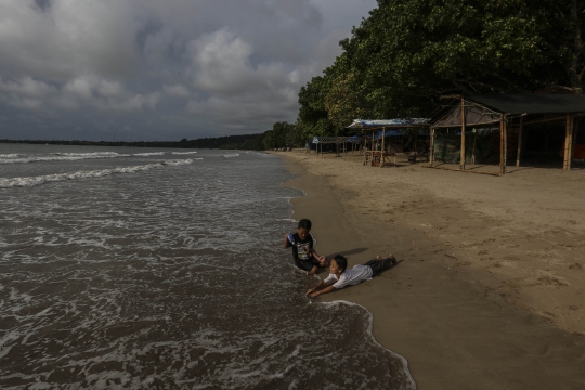 Pantai Carita Dilanda Sepi Pasca Gempa Pandeglang