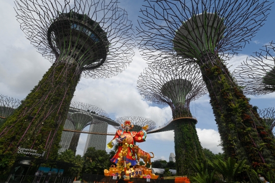 Sambut Imlek, Singapura Bangun Patung Dewa Keberuntungan Raksasa