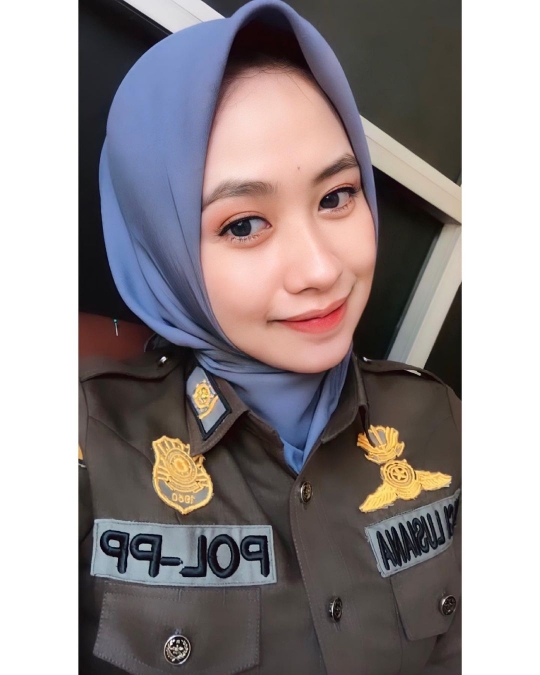 Sosok Satpol PP Cantik Ini Bikin Pria Kepincut, 'Siapa Mau Digerebek?'