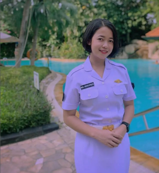 Potret Cantik Serda Nira Arengapinata, Prajurit TNI AL Lihai Main Biola