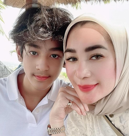 Potret Terbaru Kenzy Anak Andre Taulany, Makin Ganteng dan Tubuhnya Tinggi Bak Model