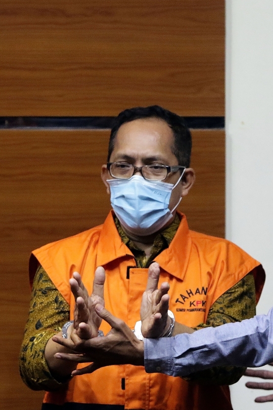 Ditahan KPK, Hakim PN Surabaya Itong Isnaeni Diberhentikan Sementara