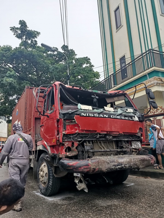 Foto Kondisi Kendaraan Akibat Kecelakaan Maut di Balikpapan