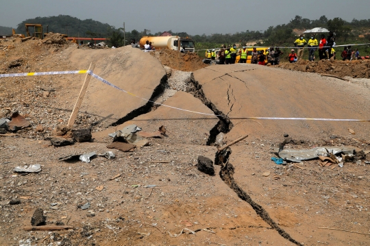 Luluh Lantak Permukiman di Ghana Usai Truk Pengangkut Dinamit Meledak