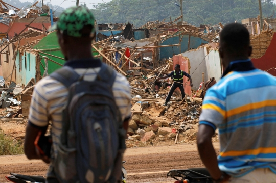 Luluh Lantak Permukiman di Ghana Usai Truk Pengangkut Dinamit Meledak
