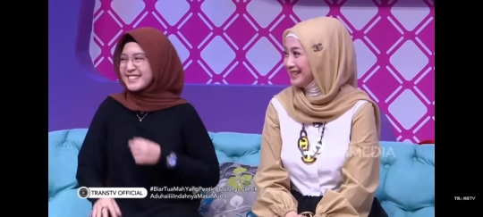 Potret Akrab Desy Ratnasari dan Putri Cantiknya, Ungkap Sang Bunda Galak Minta Ampun