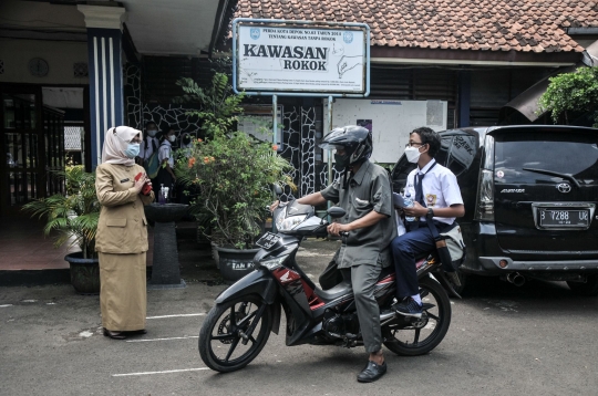 Hari Pertama PTM 100 Persen di Depok